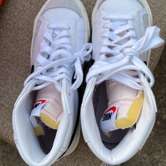 Nike Blazer Mid 77vintage grade school 6y 8 women - Picture 8 of 16